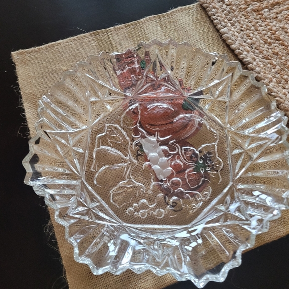 Beautiful Scalloped Edge Glass Dish - Picture 4 of 4